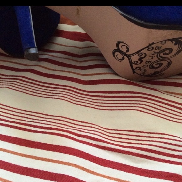 Suede like royal blue pump w/sliver bar on buckle - Picture 3 of 4